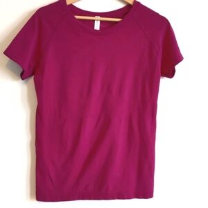 Athleta Momentum Tee Size M